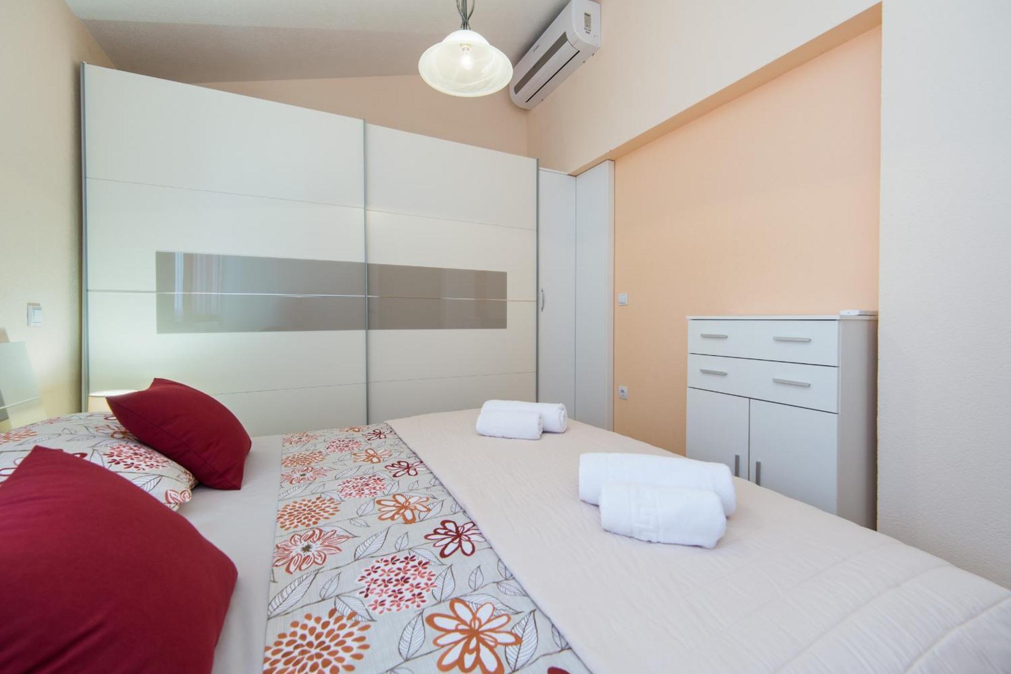 Apartments Deluxe Vucko Makarska Room photo